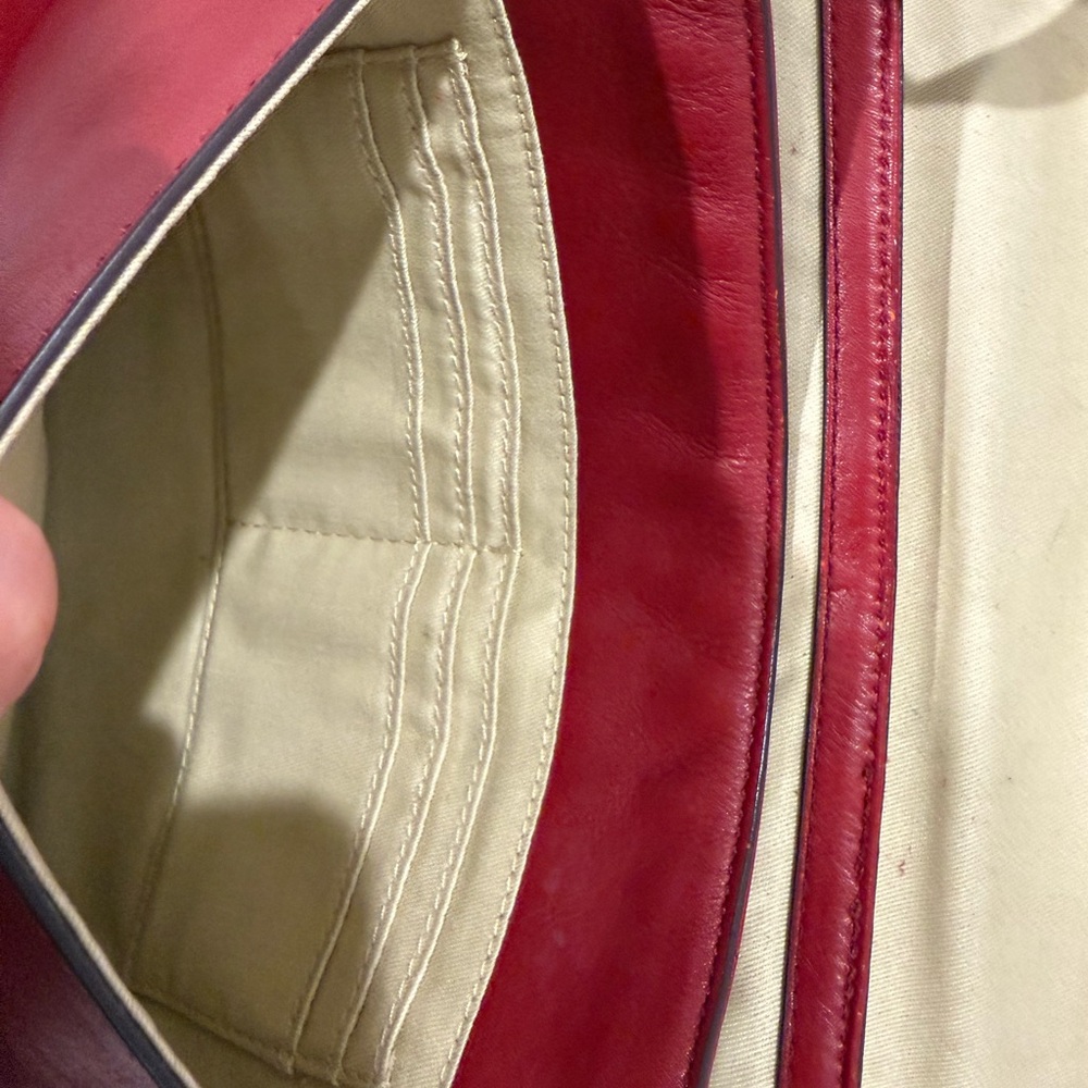 Cherry 🍒 red leather Fossil Memoir Novel flap crossbody handbag - Picture 11 of 15